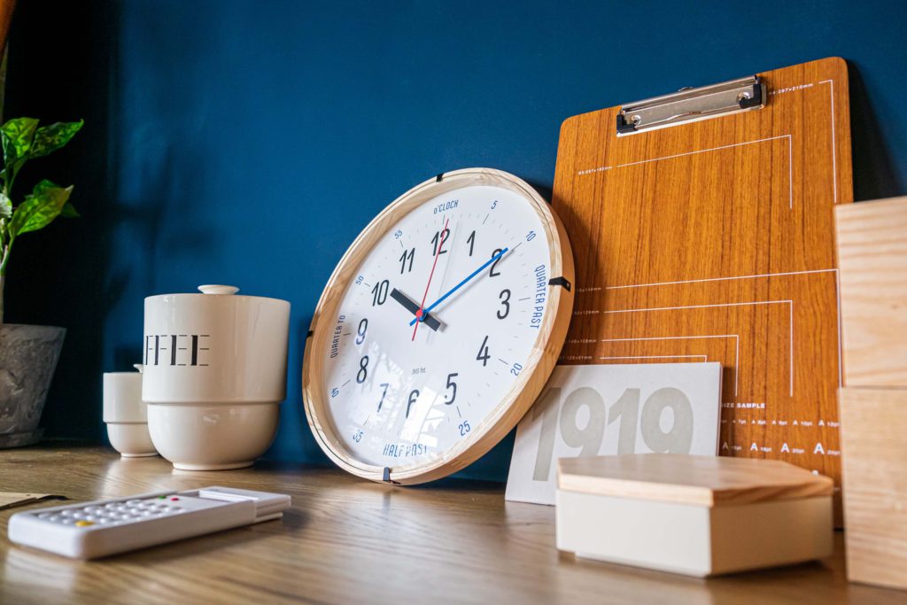 BAUHAUS Fonts Wall Clock / CARLMARX | 有限会社エル・コミューン EL